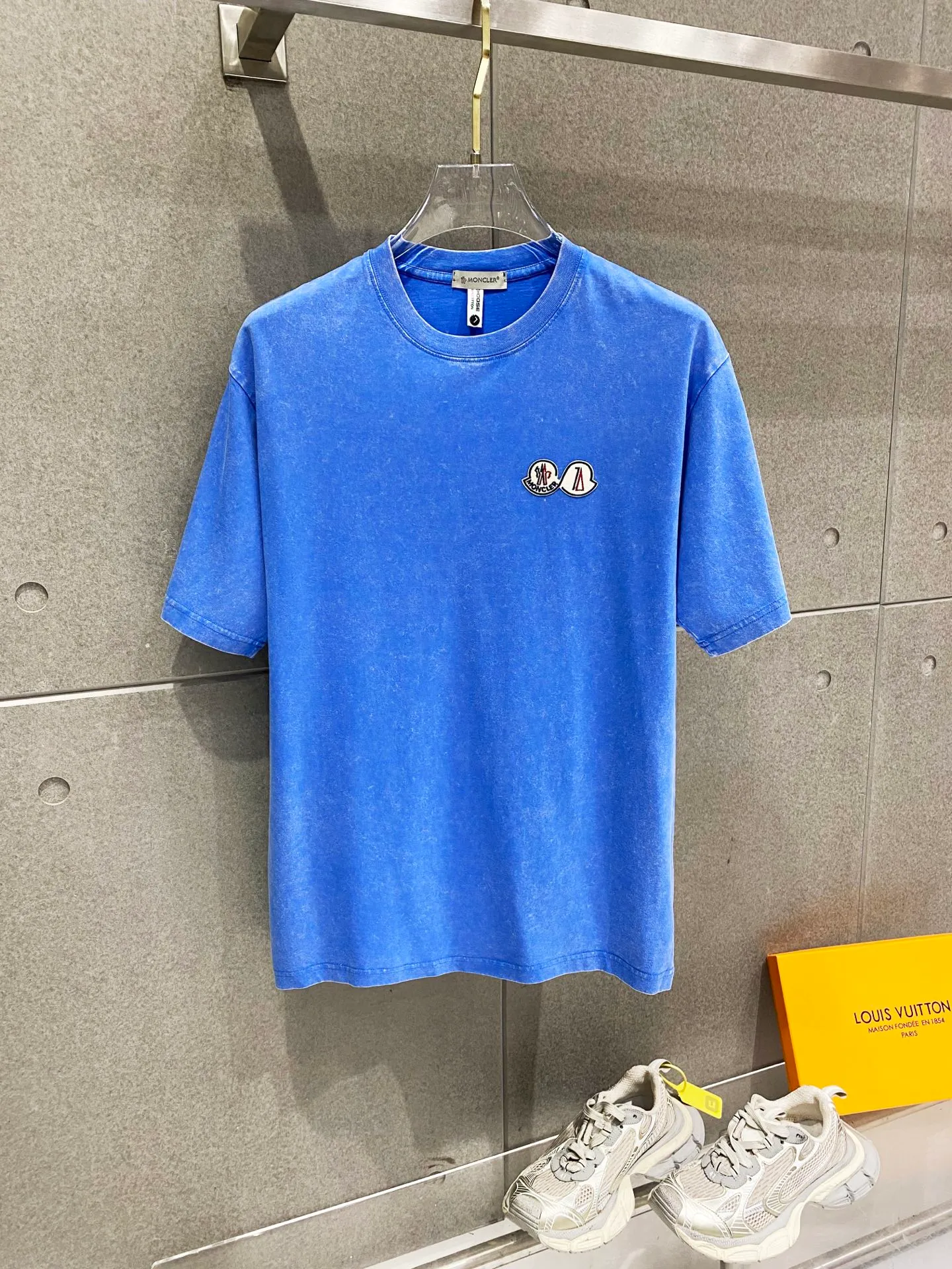 Moncler/ ， T ， LOGO ， ，250 ， ， ， Quality Original ， ， ， Premium 。 ！ :Black ， ，Blue Sizes: S-XXL :250